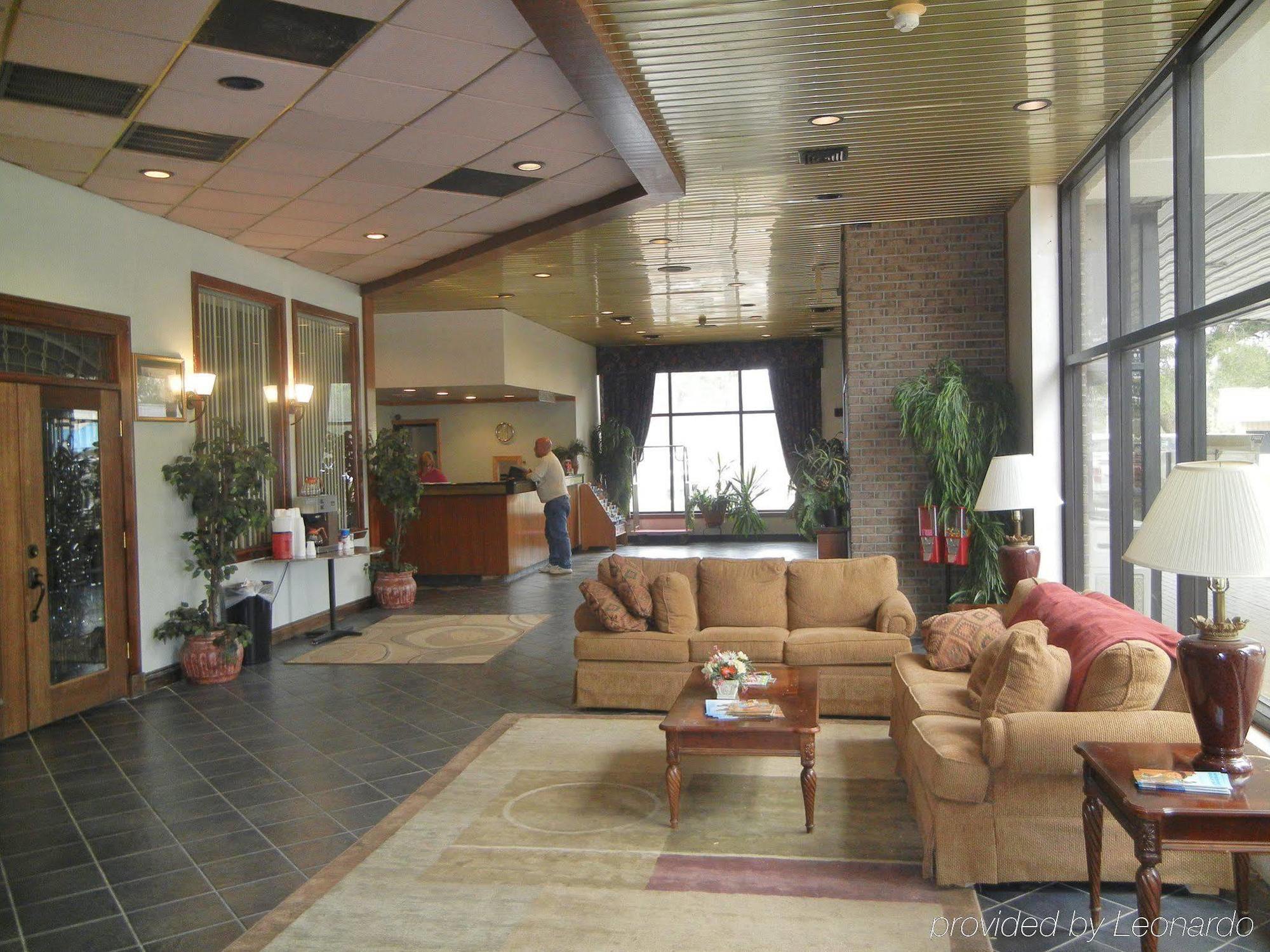 Ramada By Wyndham Gulfport I-10 Motel