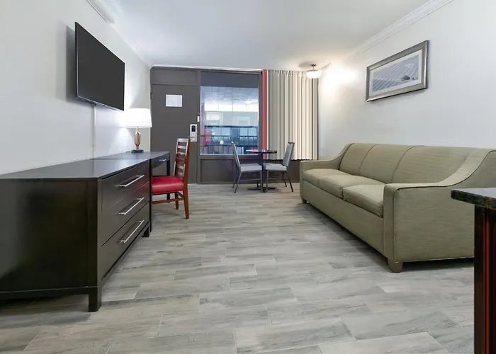Ramada By Wyndham Gulfport I-10 Diamondhead