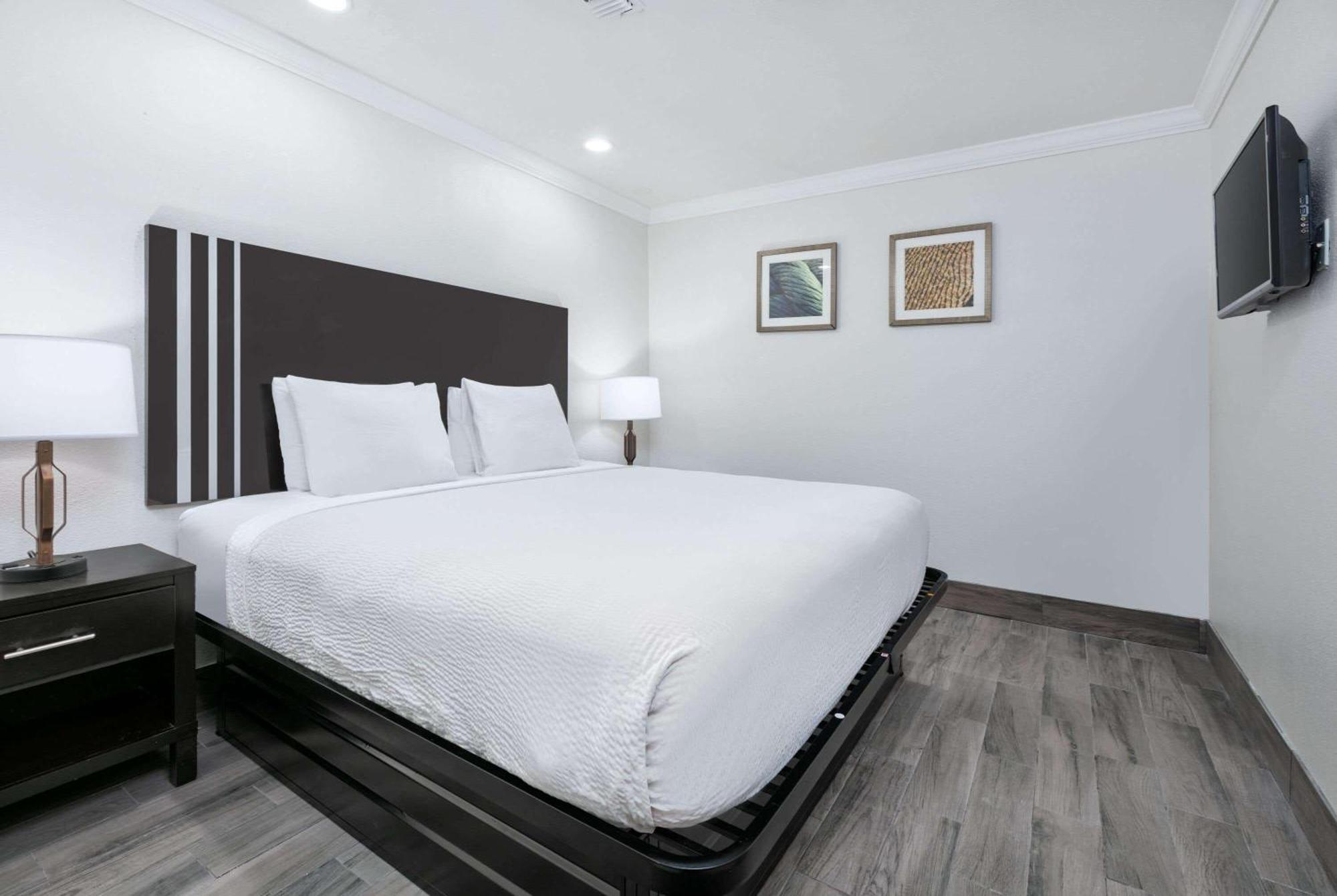 Ramada By Wyndham Gulfport I-10