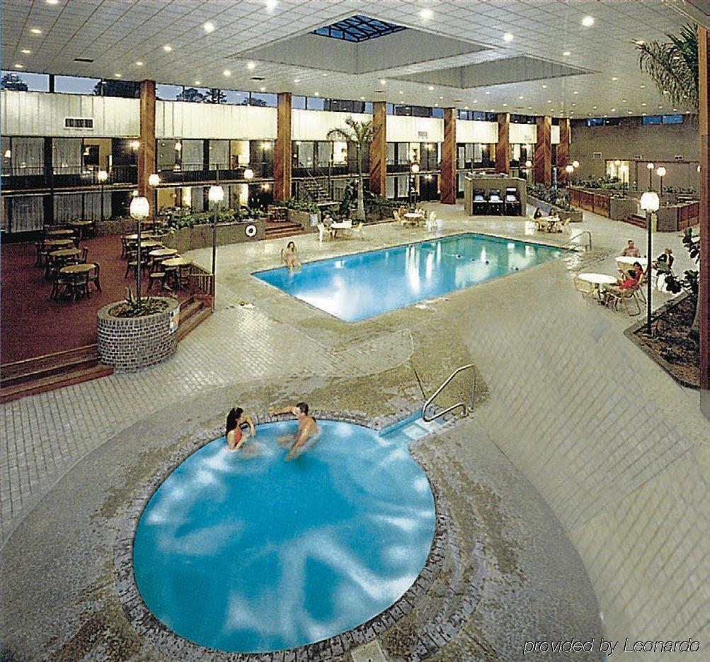 Ramada By Wyndham Gulfport I-10 Motel